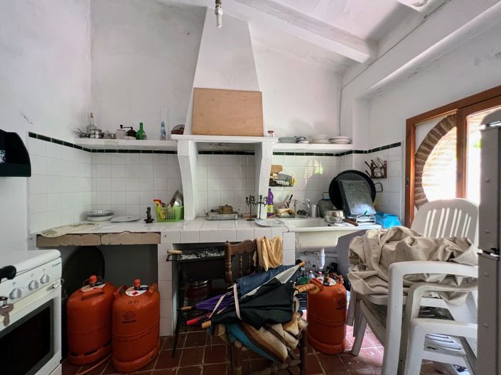 Image No.16-5 Bed Townhouse for sale