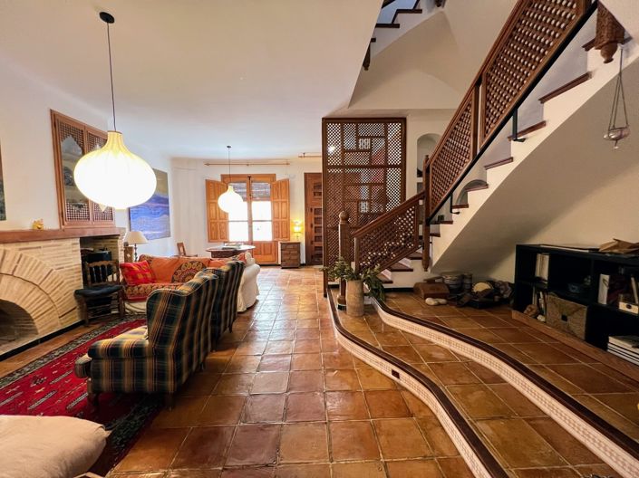 Image No.20-5 Bed Townhouse for sale