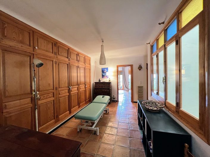 Image No.23-5 Bed Townhouse for sale