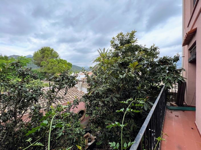 Image No.26-5 Bed Townhouse for sale