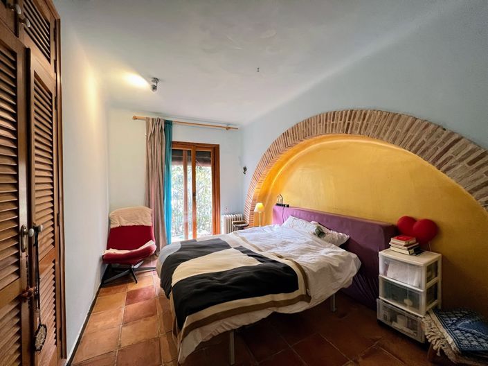 Image No.27-5 Bed Townhouse for sale