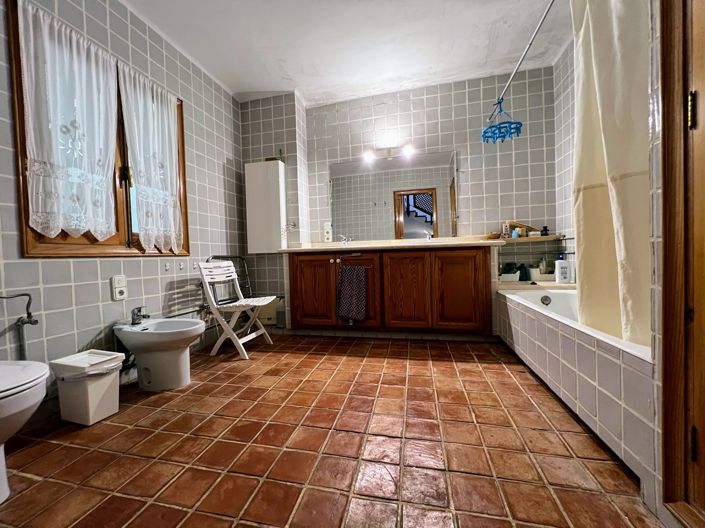 Image No.29-5 Bed Townhouse for sale