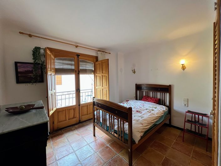 Image No.30-5 Bed Townhouse for sale