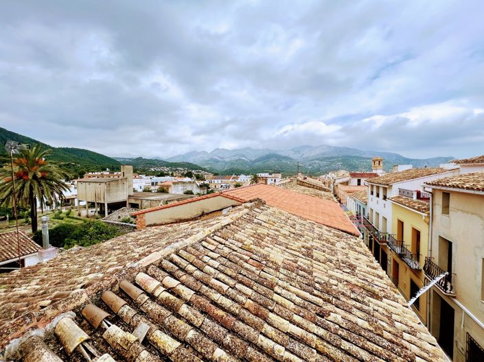 Image No.40-5 Bed Townhouse for sale