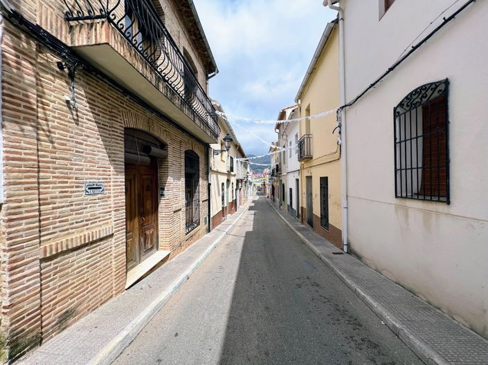 Image No.41-5 Bed Townhouse for sale