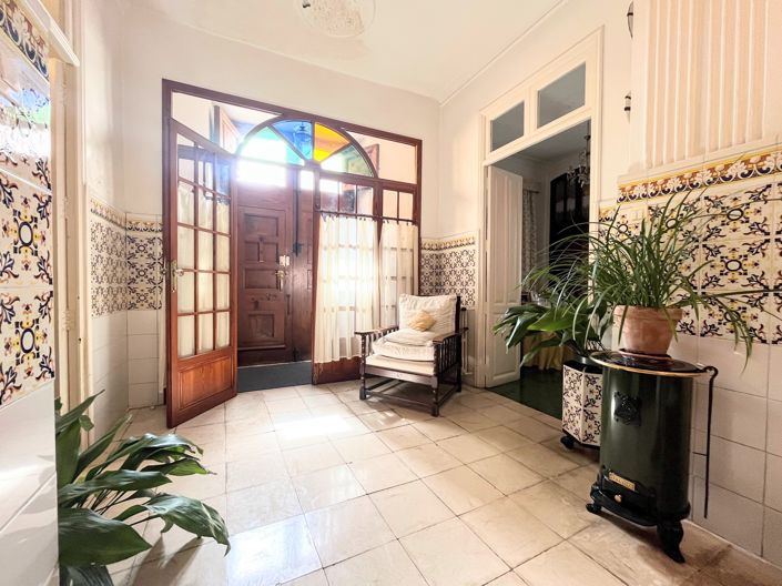 Image No.1-7 Bed Townhouse for sale