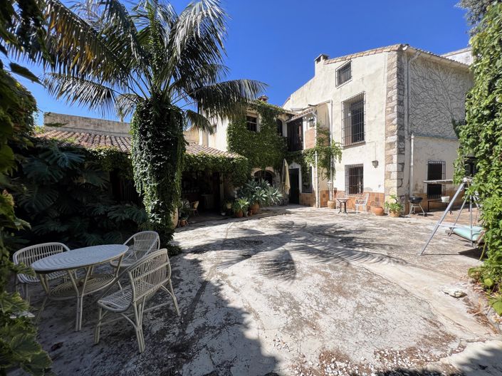 Image No.1-5 Bed Townhouse for sale