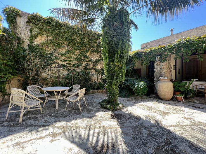 Image No.16-5 Bed Townhouse for sale