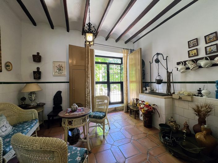 Image No.17-5 Bed Townhouse for sale