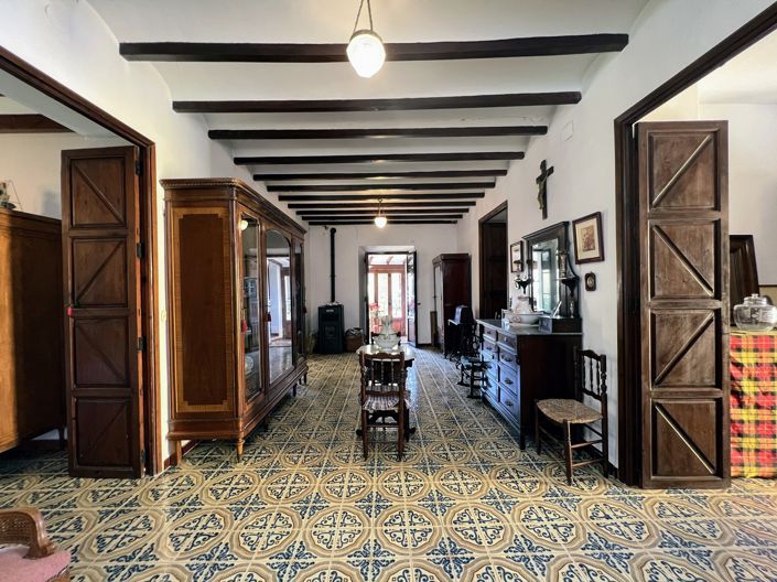 Image No.18-5 Bed Townhouse for sale