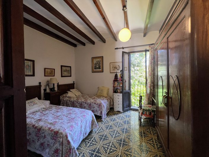 Image No.19-5 Bed Townhouse for sale