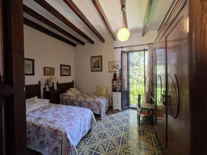 Image No.19-5 Bed Townhouse for sale