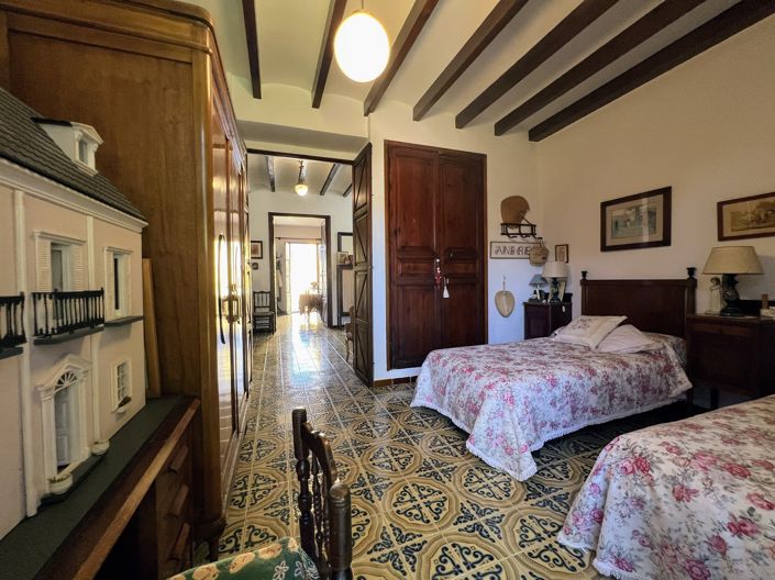 Image No.20-5 Bed Townhouse for sale