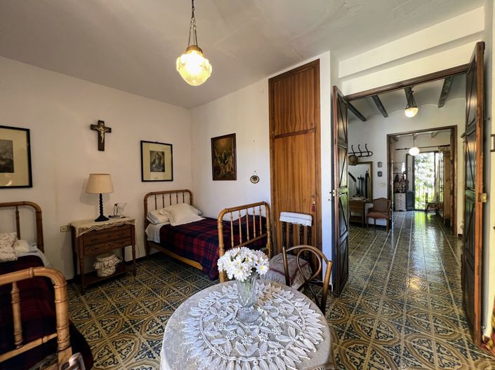 Image No.23-5 Bed Townhouse for sale