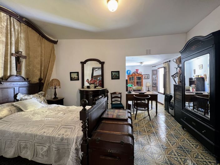 Image No.25-5 Bed Townhouse for sale