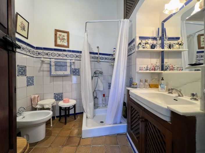 Image No.8-5 Bed Townhouse for sale