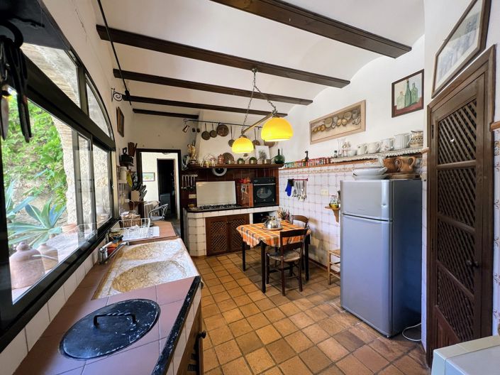 Image No.9-5 Bed Townhouse for sale