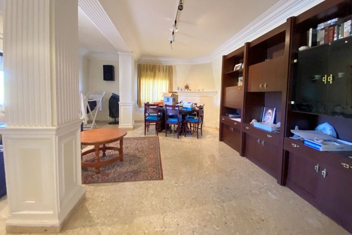 Image No.5-8 Bed Villa for sale