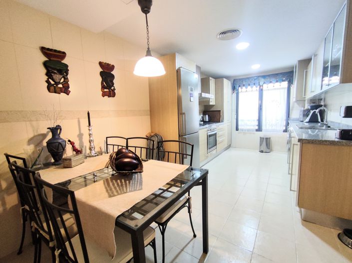 Image No.23-4 Bed Property for sale