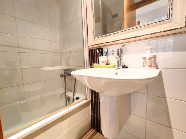 Image No.25-4 Bed Property for sale