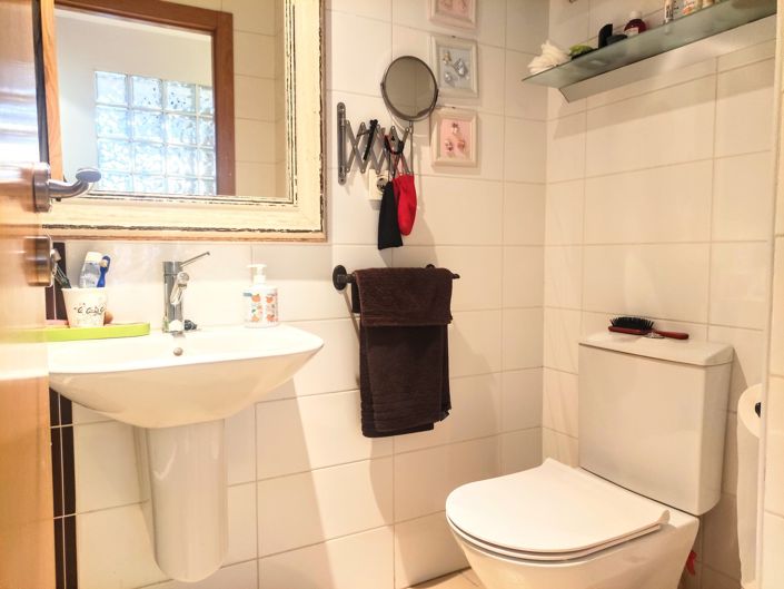 Image No.26-4 Bed Property for sale