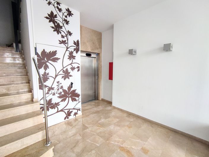 Image No.5-4 Bed Property for sale