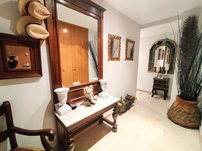 Image No.6-4 Bed Property for sale