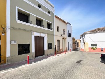 5 Bed Townhouse for sale