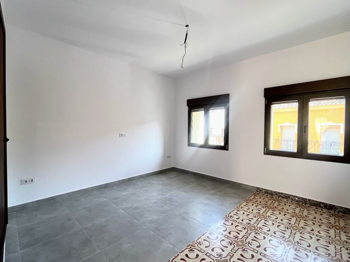 Image No.10-5 Bed Townhouse for sale