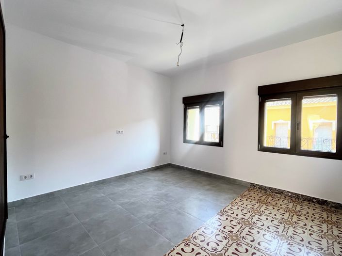 Image No.10-5 Bed Townhouse for sale