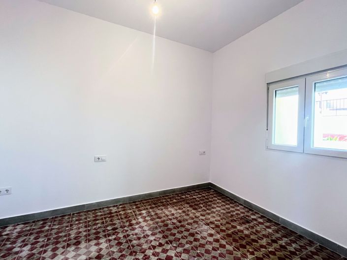 Image No.11-5 Bed Townhouse for sale