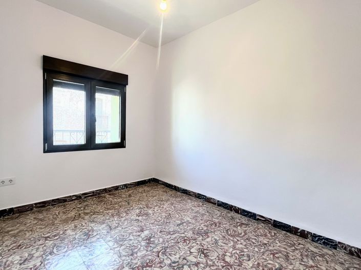 Image No.12-5 Bed Townhouse for sale