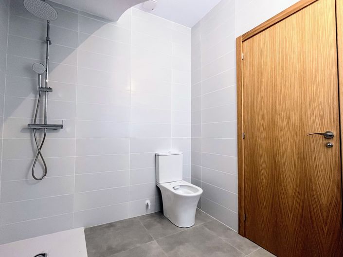 Image No.13-5 Bed Townhouse for sale