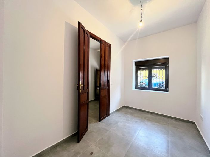 Image No.6-5 Bed Townhouse for sale