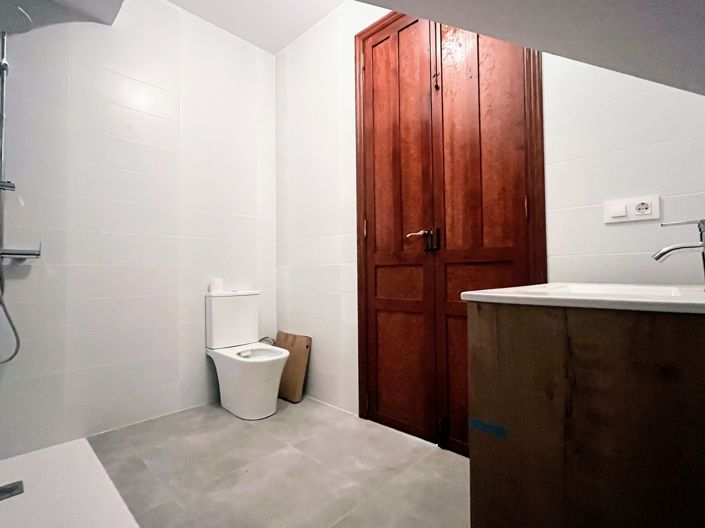 Image No.8-5 Bed Townhouse for sale