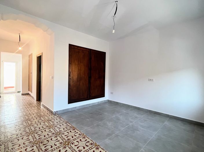 Image No.9-5 Bed Townhouse for sale