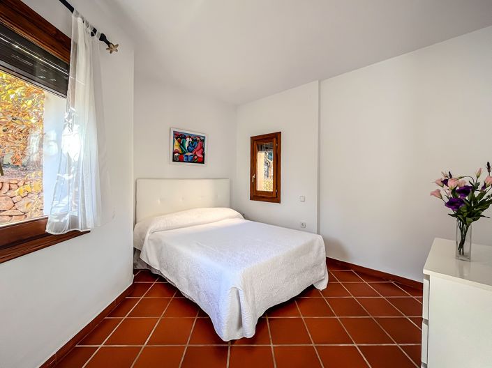 Image No.12-12 Bed Villa for sale