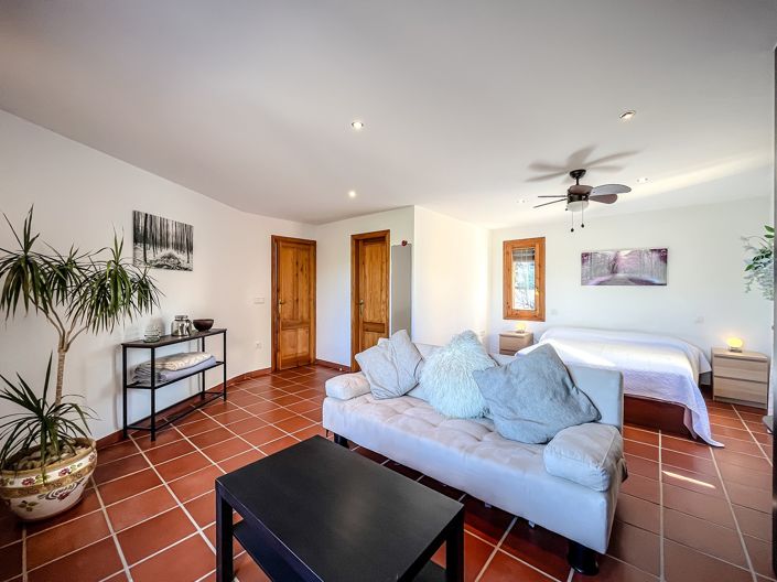 Image No.14-12 Bed Villa for sale