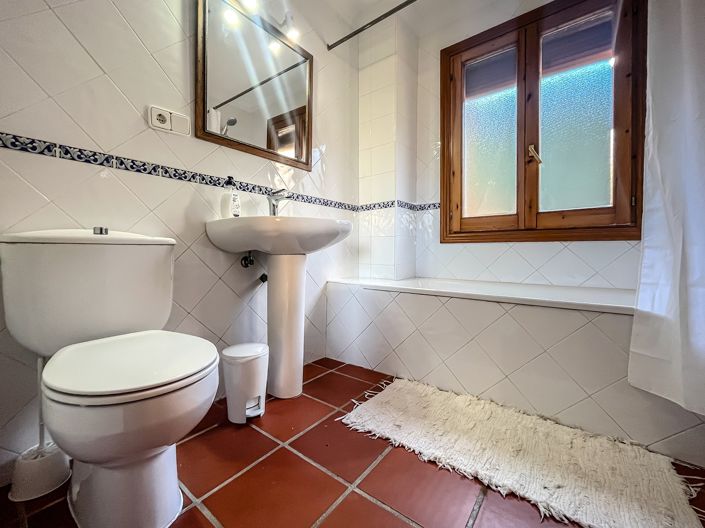 Image No.16-12 Bed Villa for sale