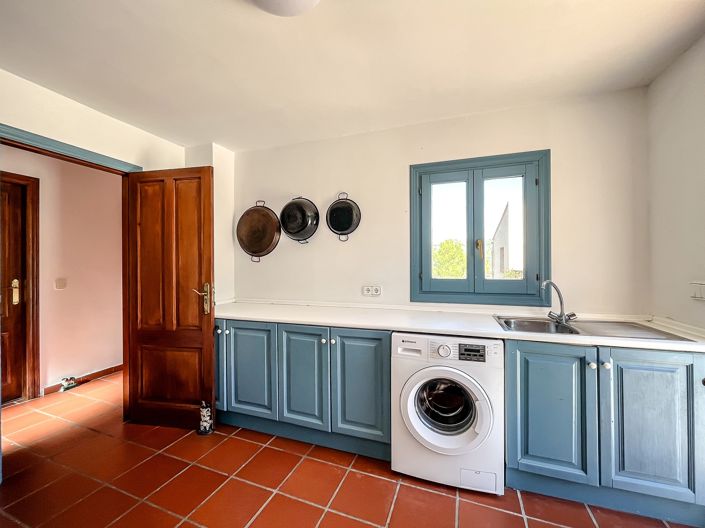 Image No.19-12 Bed Villa for sale