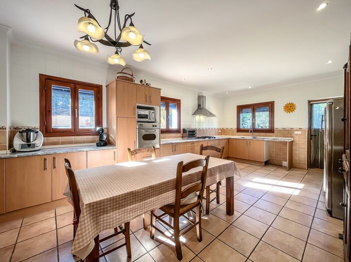 Image No.26-12 Bed Villa for sale