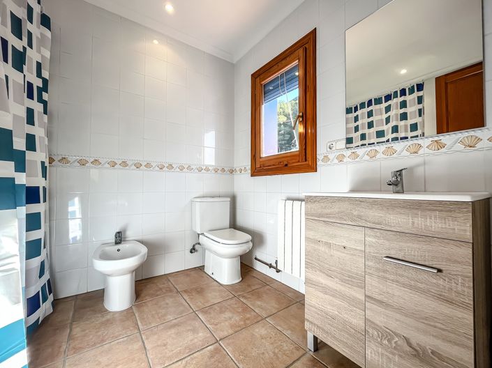 Image No.29-12 Bed Villa for sale