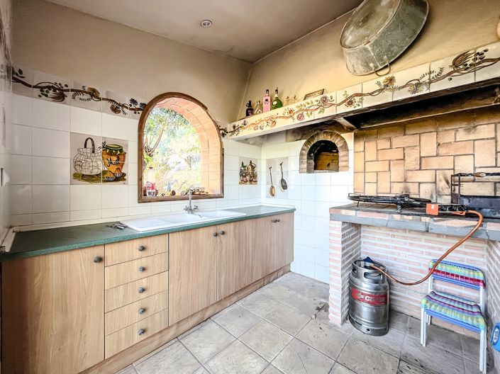 Image No.32-12 Bed Villa for sale