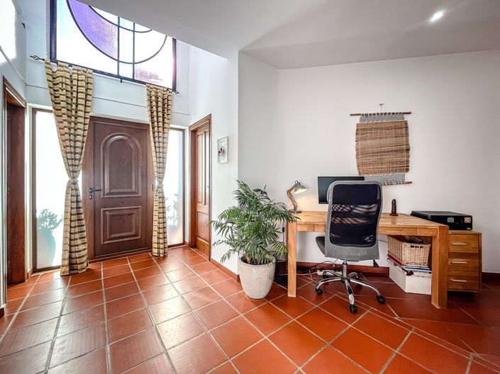 Image No.5-12 Bed Villa for sale