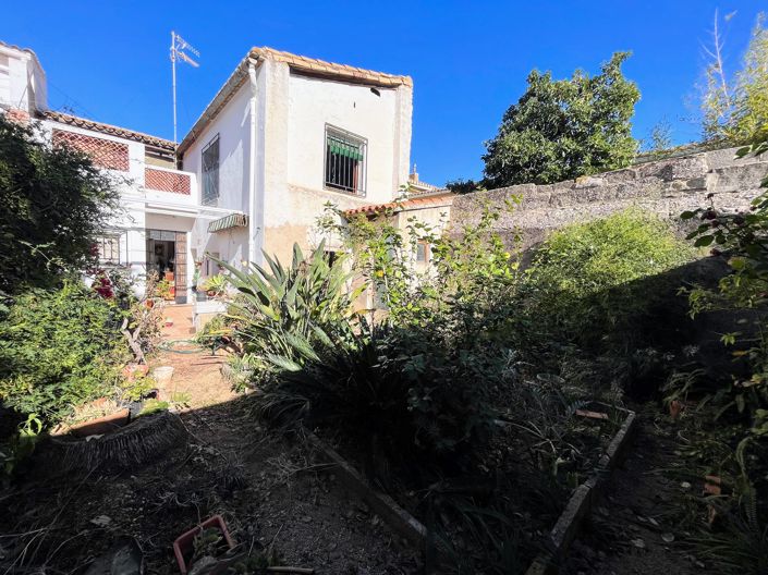 Image No.17-4 Bed Townhouse for sale