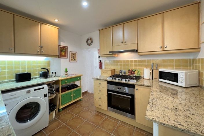 Image No.14-2 Bed Townhouse for sale