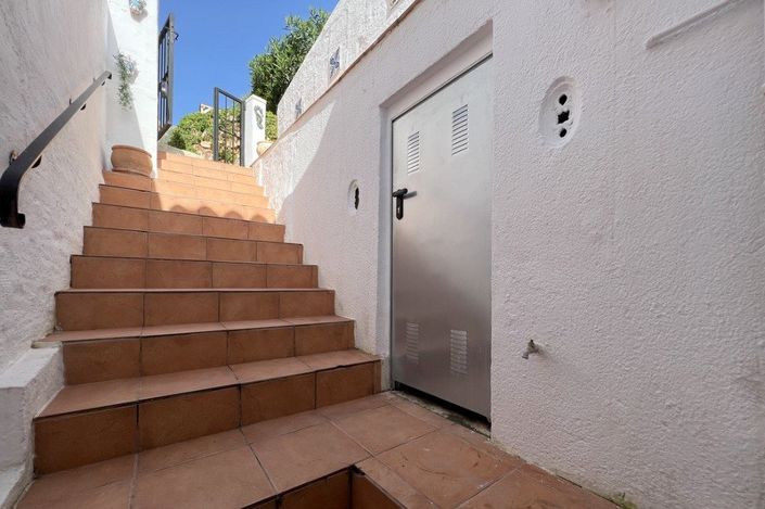 Image No.15-2 Bed Townhouse for sale