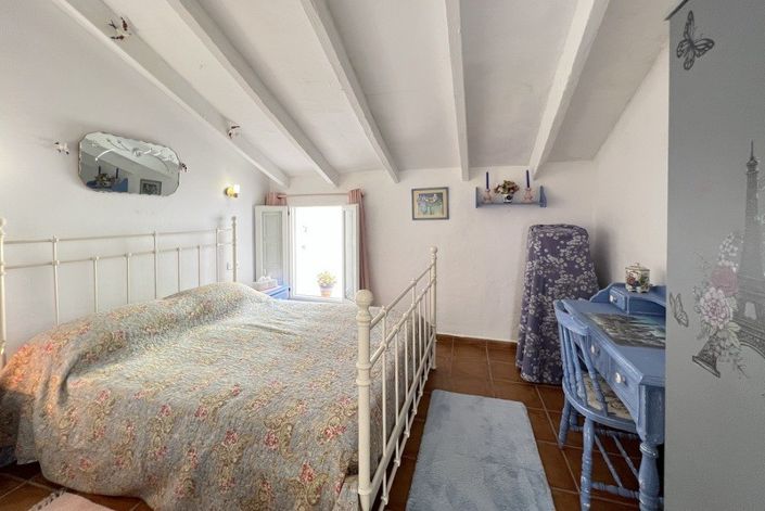 Image No.8-2 Bed Townhouse for sale