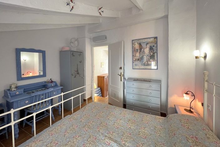 Image No.9-2 Bed Townhouse for sale