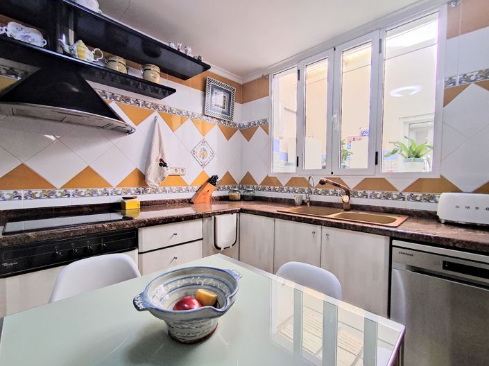 Image No.14-3 Bed Property for sale